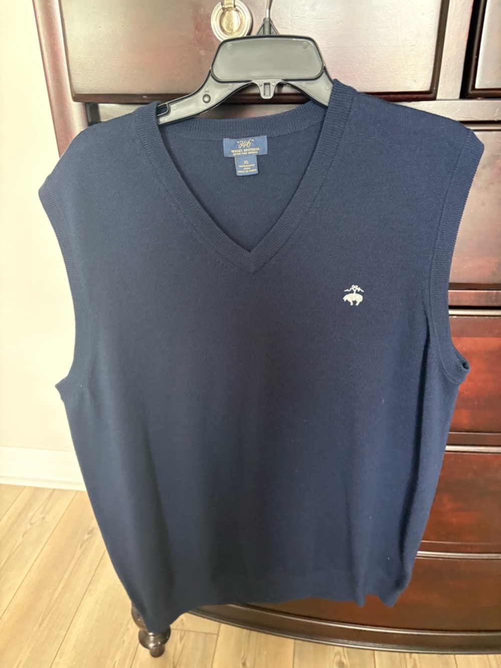 Brooks Brothers XL Men’s Navy V-Neck Merino Wool Vest
